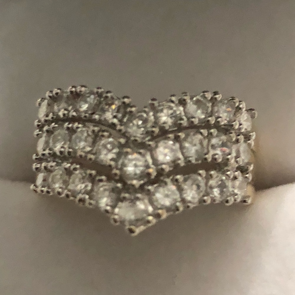 DONATED-14K Yellow Gold and  3 Rows of diamonds. - Picture 3 of 7